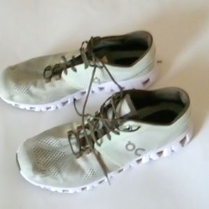 On Cloud Running Swiss Technology Sneakers
